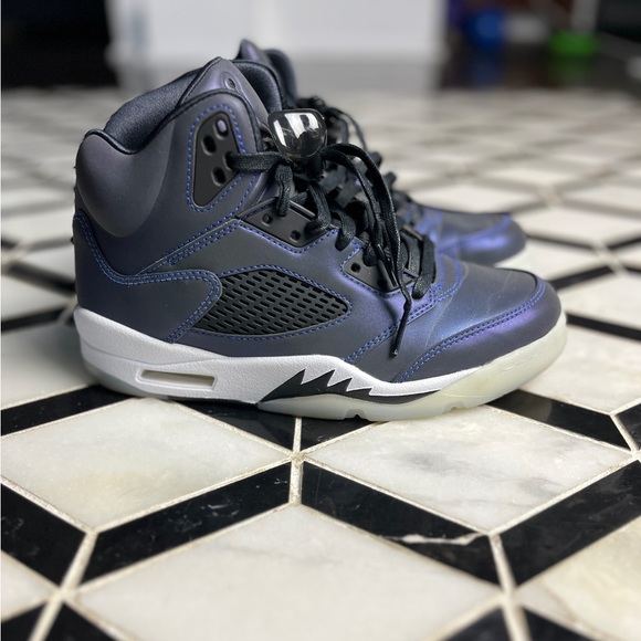 M Women’s Air Jordan retro 5 oil grey - Picture 9 of 17